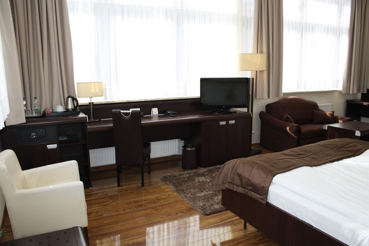 Hotel Business Faltom Gdynia Rumia Exterior foto