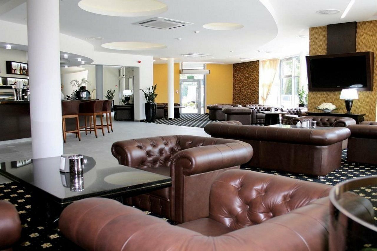 Hotel Business Faltom Gdynia Rumia Exterior foto